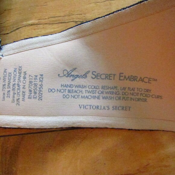 Victoria's Secret ANGELS SECRET EMBRACE Black Lace Push Up Bra size 34C - Picture 5 of 5